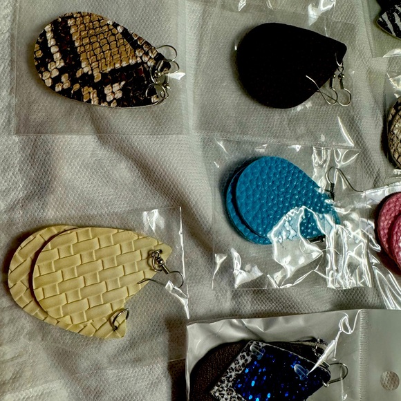 24 multiple color drop earrings. Extremely light weight! - Picture 6 of 8